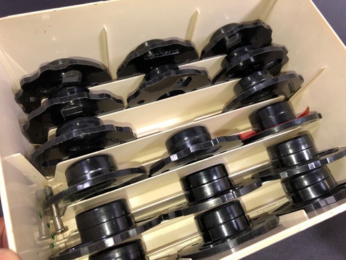 SINGER 640 GOLDEN TOUCH Sewing machine accessories and 17 Cam set