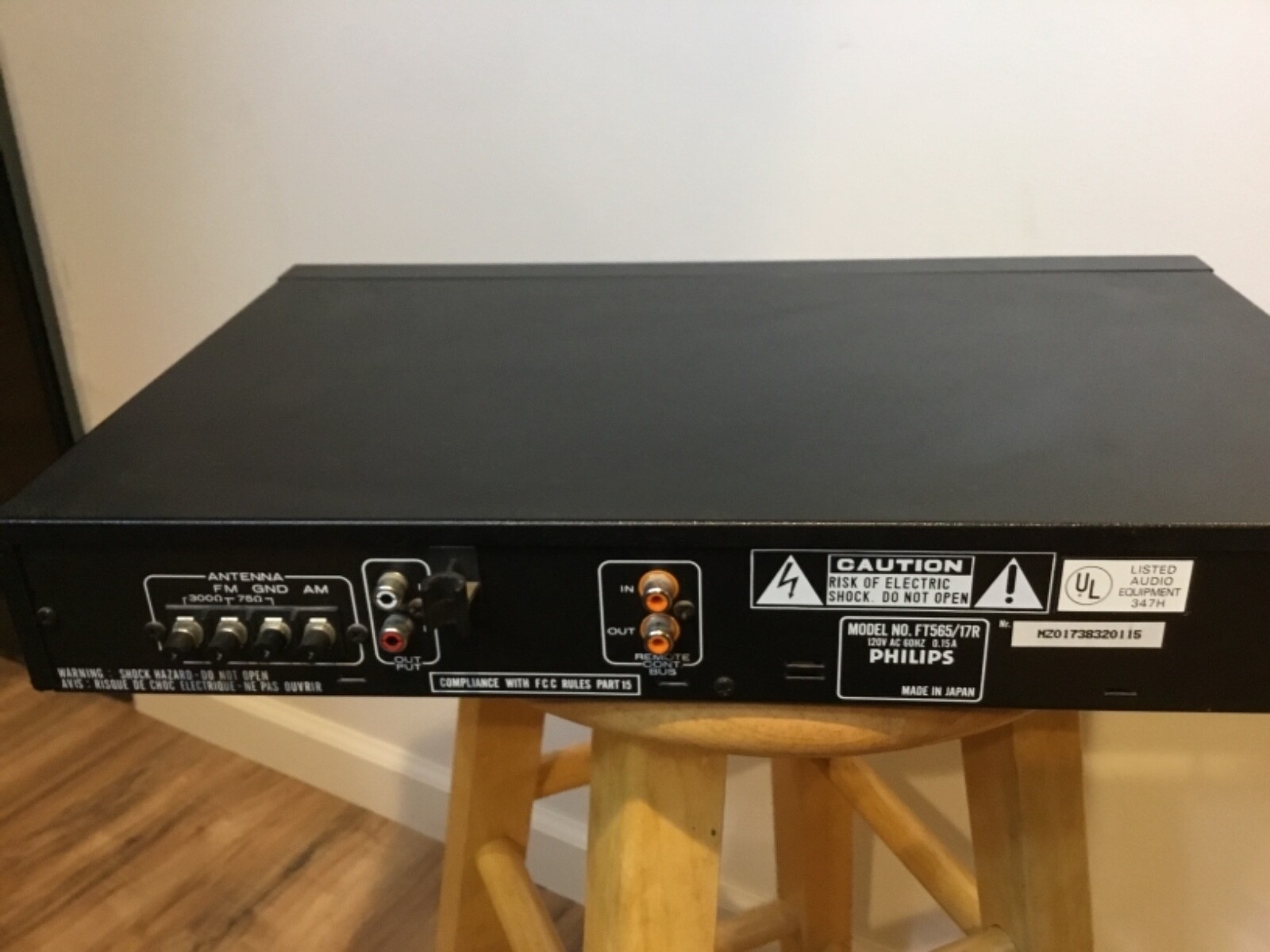 Philips digital synthesized stereo tuner powers on no further testing