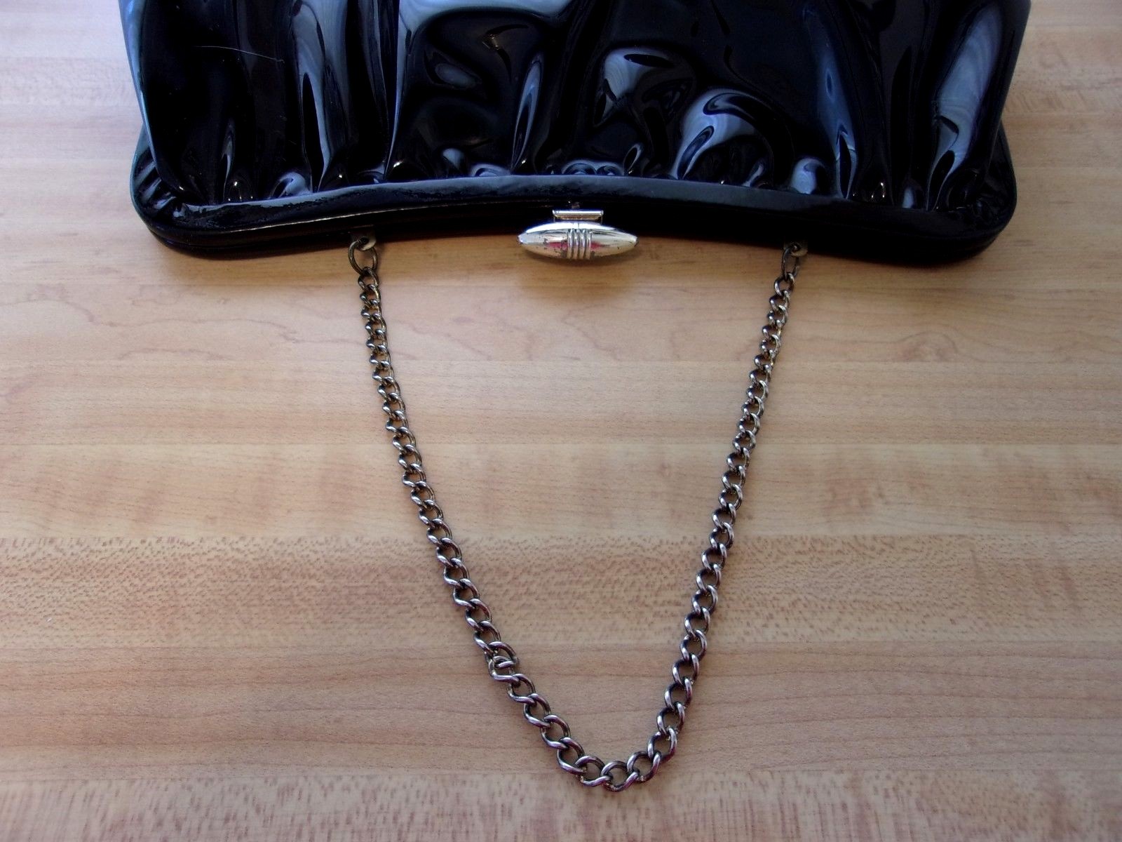 VINTAGE SHINY BLACK PATENT LEATHER W / HIDE A WAY CHAIN HANDLE PURSE / HAND BAG