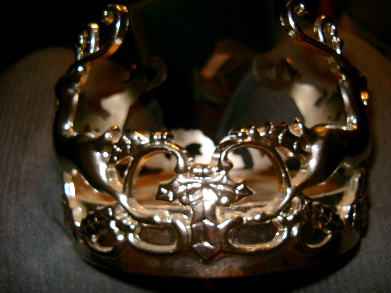 Christmas Candle Holder Silvertone Reindeer Buck Thick Metal Finish 5 3/4W x 4