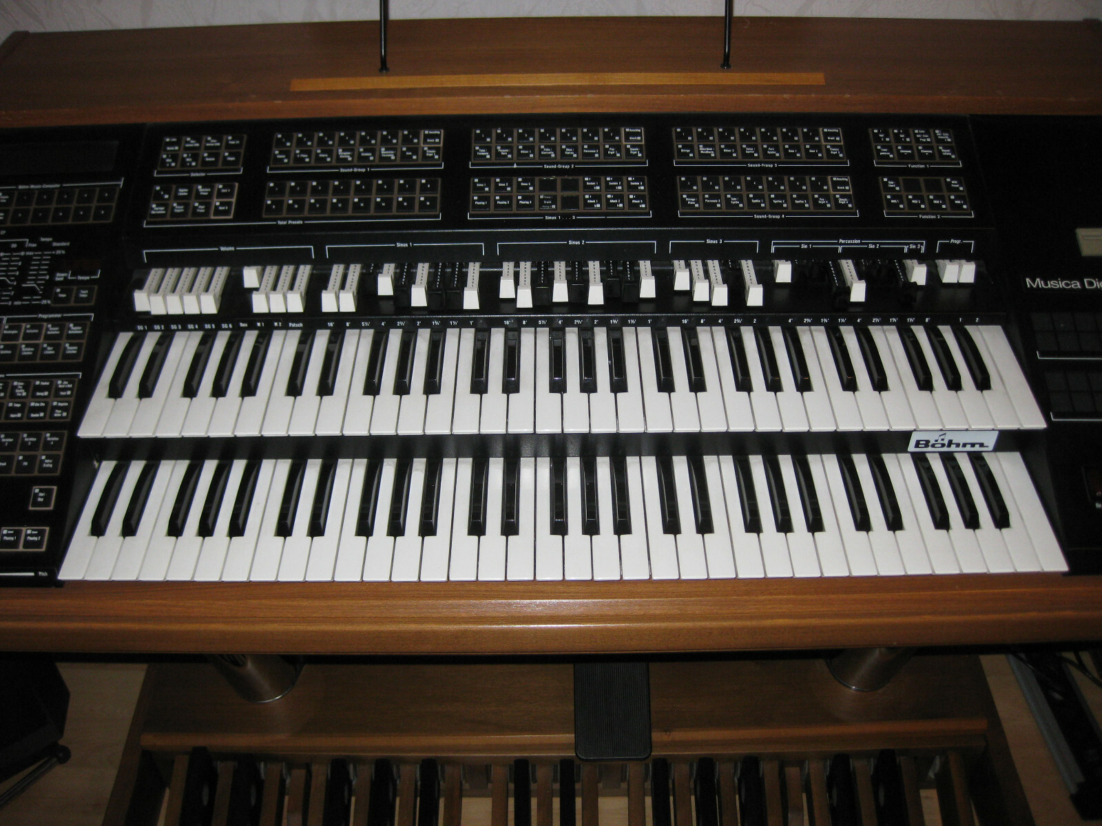 Große Digitalorgel mit Vollpedal von Dr. Böhm