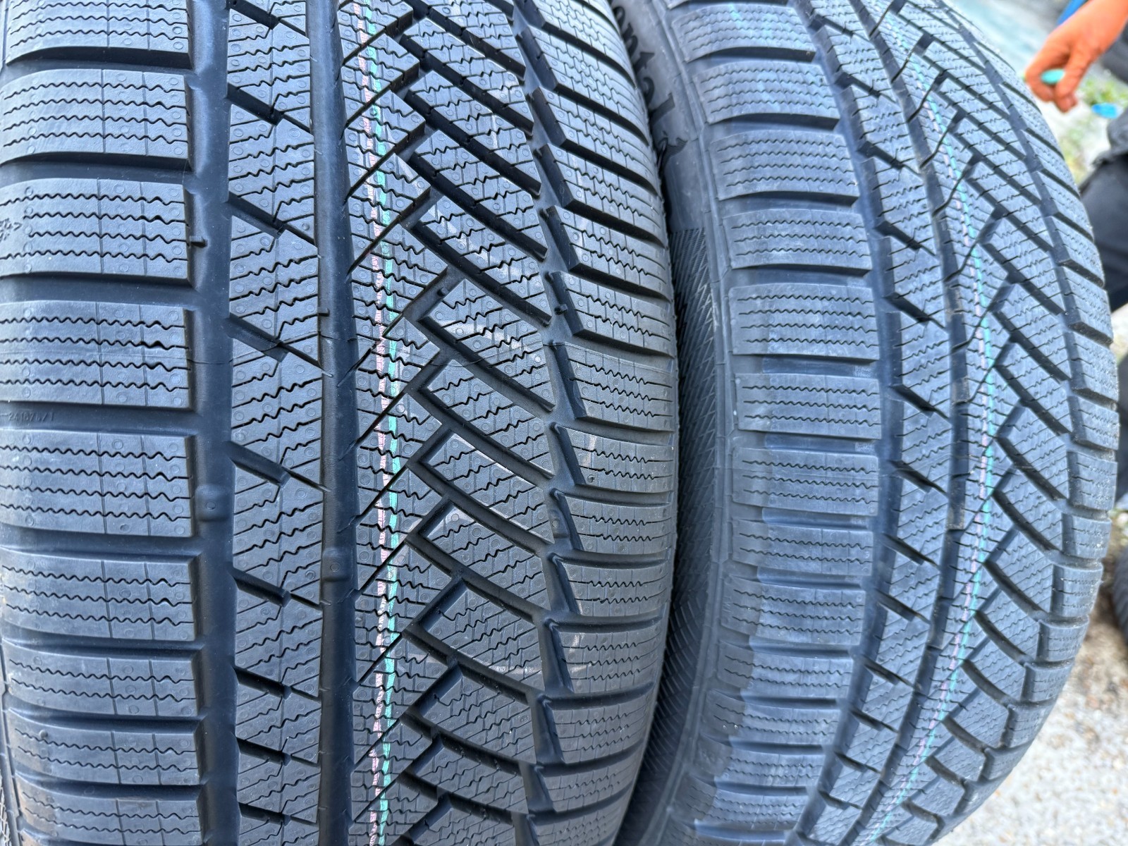 New 255 45 20 Continental, Winter, M+S, 101T, x1 Tyre (F1_tyres) FOB YD276