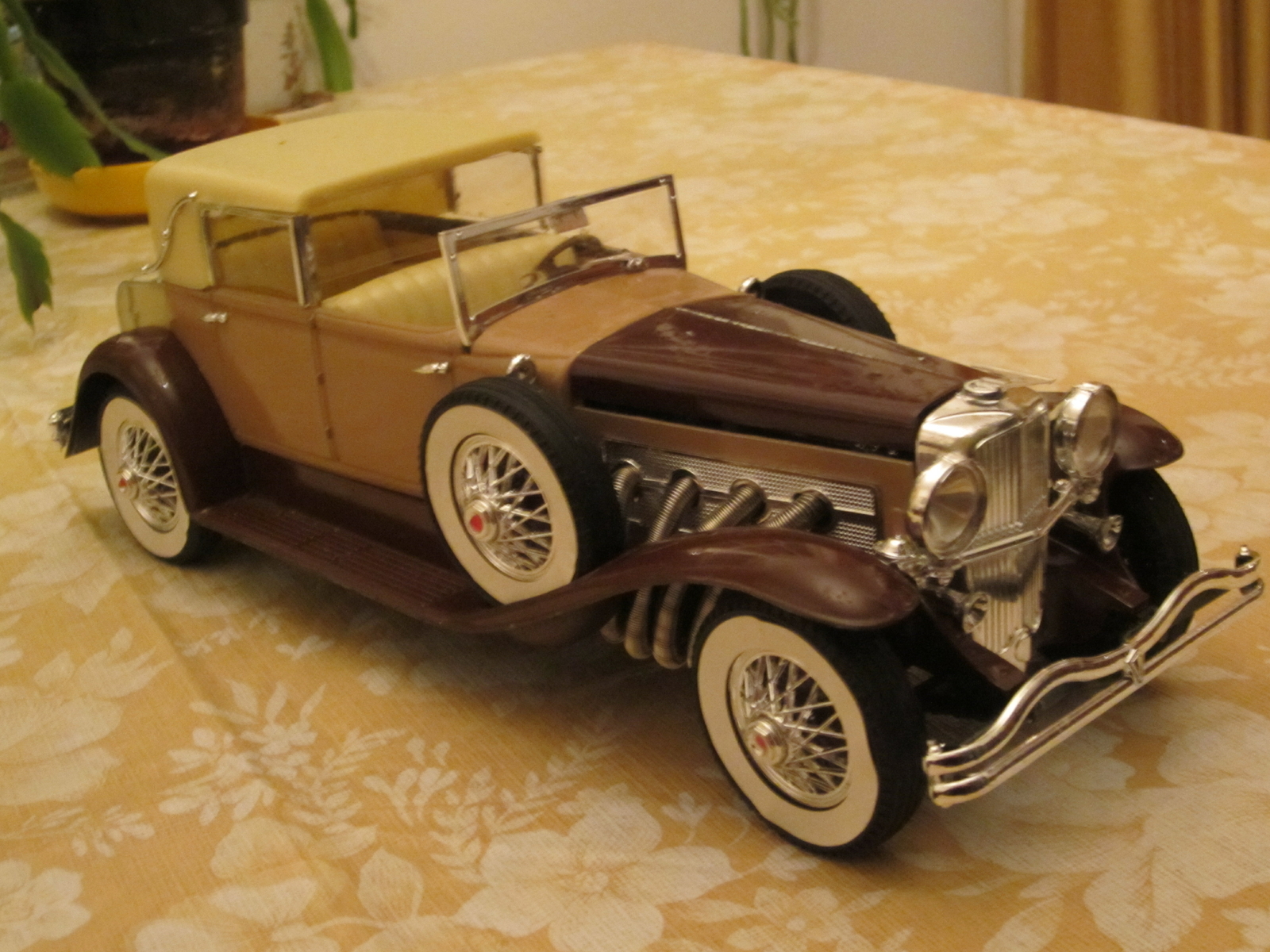 Vintage Scale Models 1928 Duesenberg " Town Car" Metal Model Kit