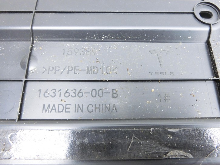 Tesla Model Y LR 20-25 5YJY Heckblende Kennzeichenblende Tesla Model Y LR 20-25 5YJY 01.06.2023 1631636-00-B gebraucht Vorschau 5