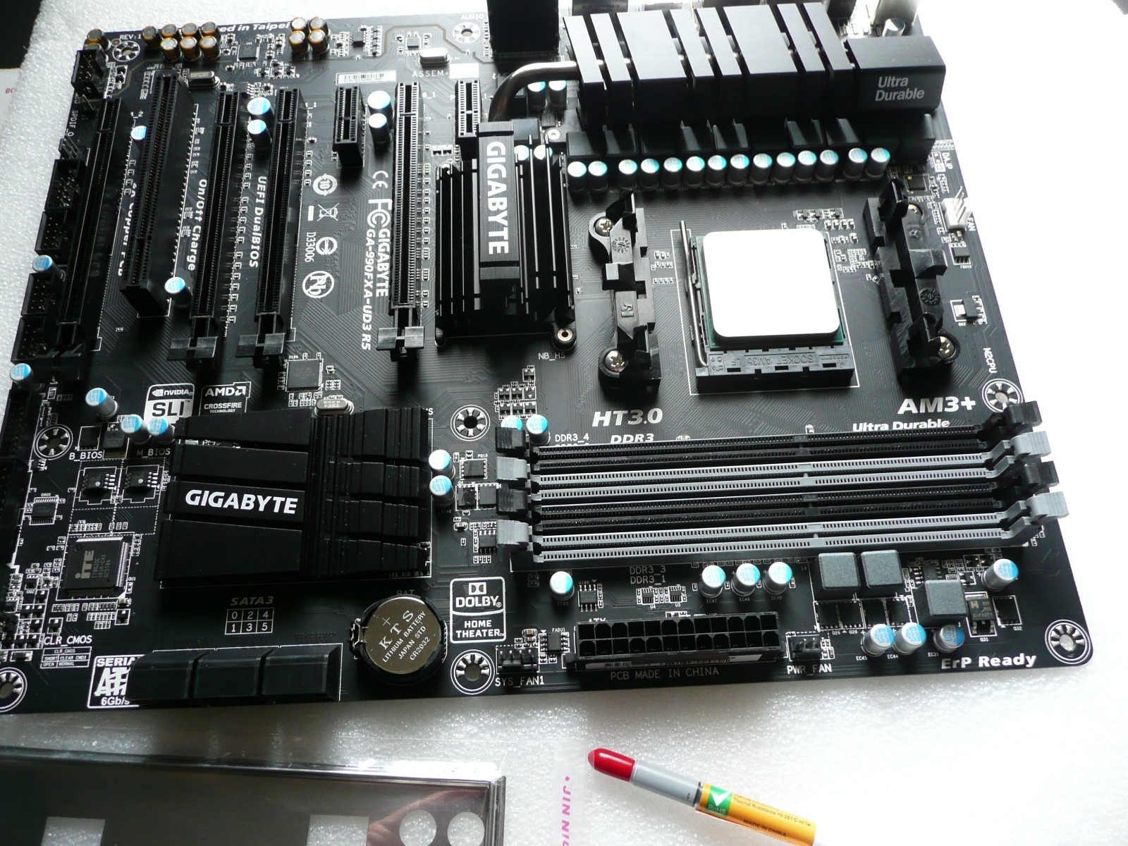 GIGABYTE GA-990FXA-UD3 R5 AMD Motherboard Combo w/ FX 8350 4.0 - 4.2 GHz CPU