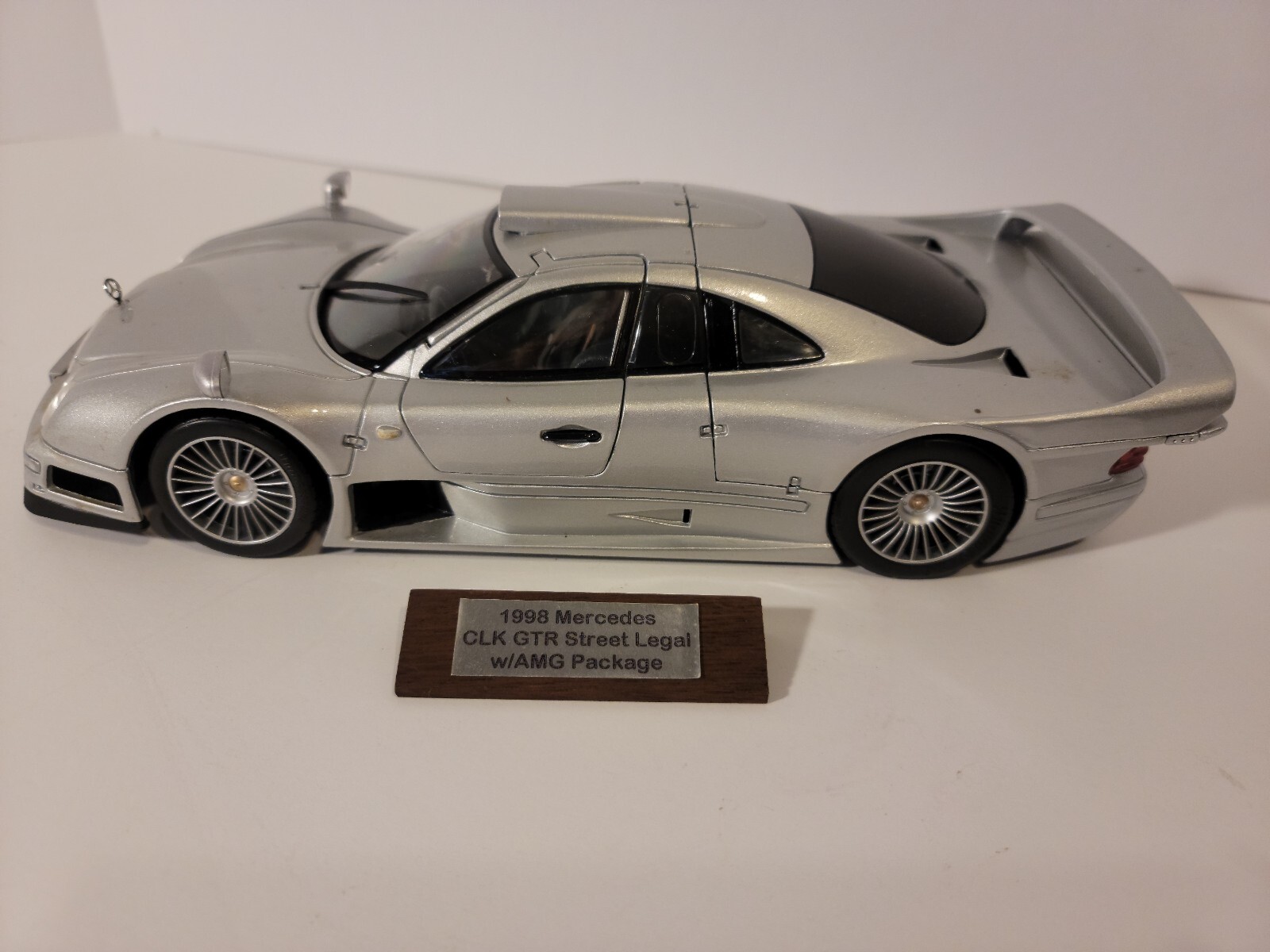 1:18 Maisto Mercedes Benz CLK GTR Street Version Diecast