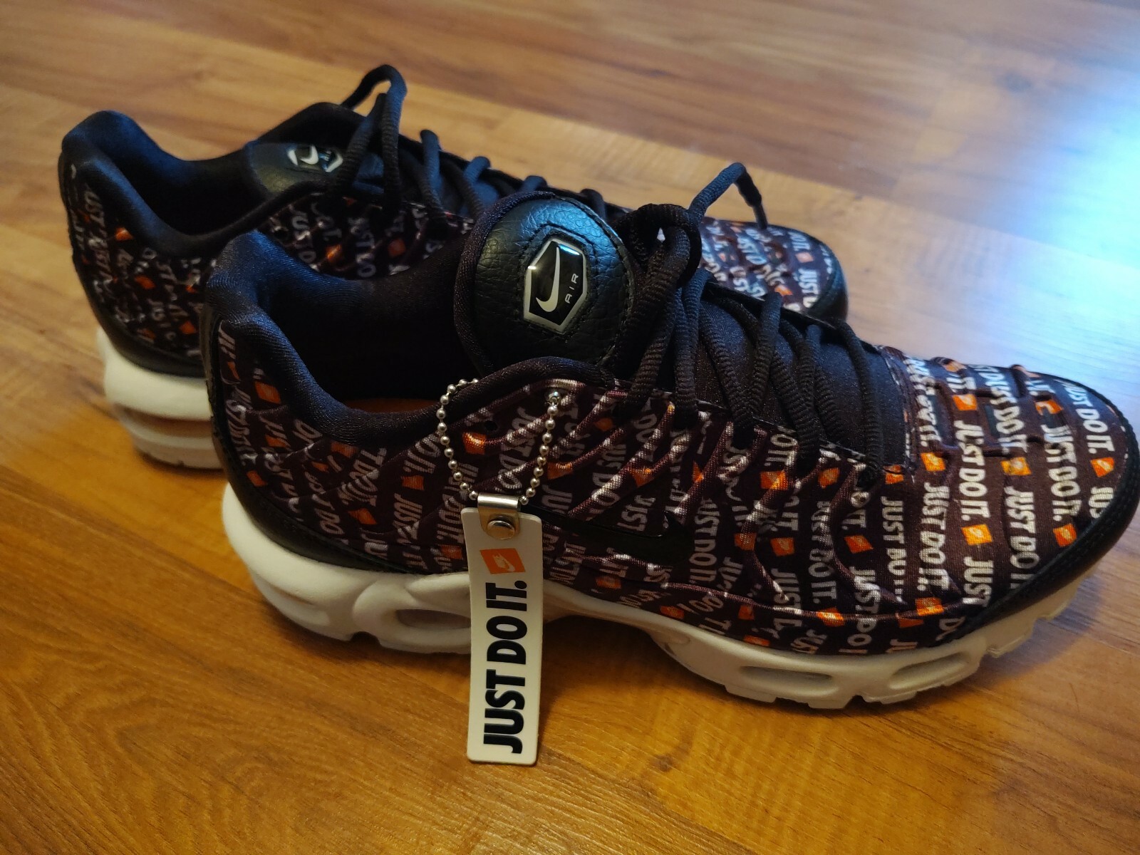 Nike Air Max Plus TN Women's (Size 6.5) Black White Orange 862201 007 Just  Do It: купить с доставкой из США, цена 14 149 руб - (383899990676)