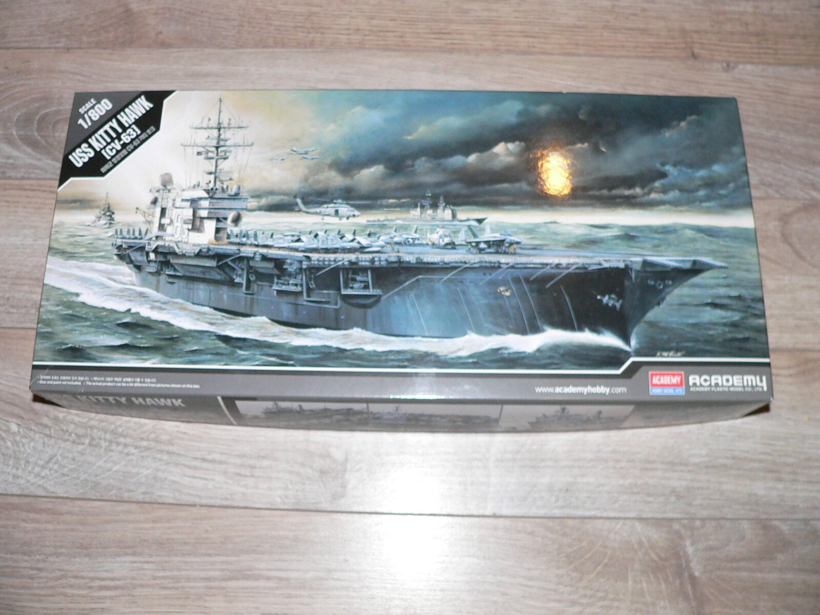 USS Kitty Hawk Aircraft Carrier CV-63 Academy 1/800 Model