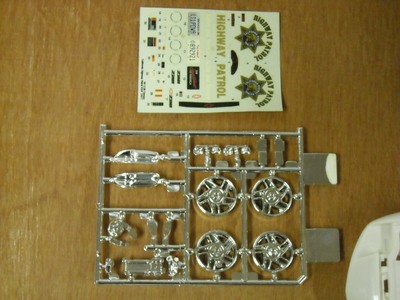 Lindberg California Highway Patrol Camaro Big 1:20 Scale Model Kit #72577