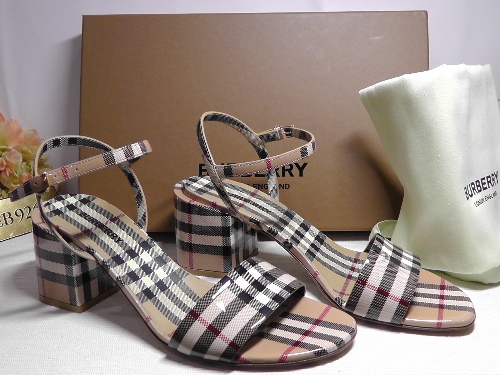 BURBERRY Archive Beige Cornwall Vintage Check Block Heel BURBERRY Archive Beige Cornwall Vintage Check Block Heel