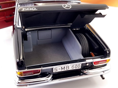 CMC 1:18 Mercedes-Benz 600 Pullman Limousine 1963-81(W100)Black M-200 *RETIRED*