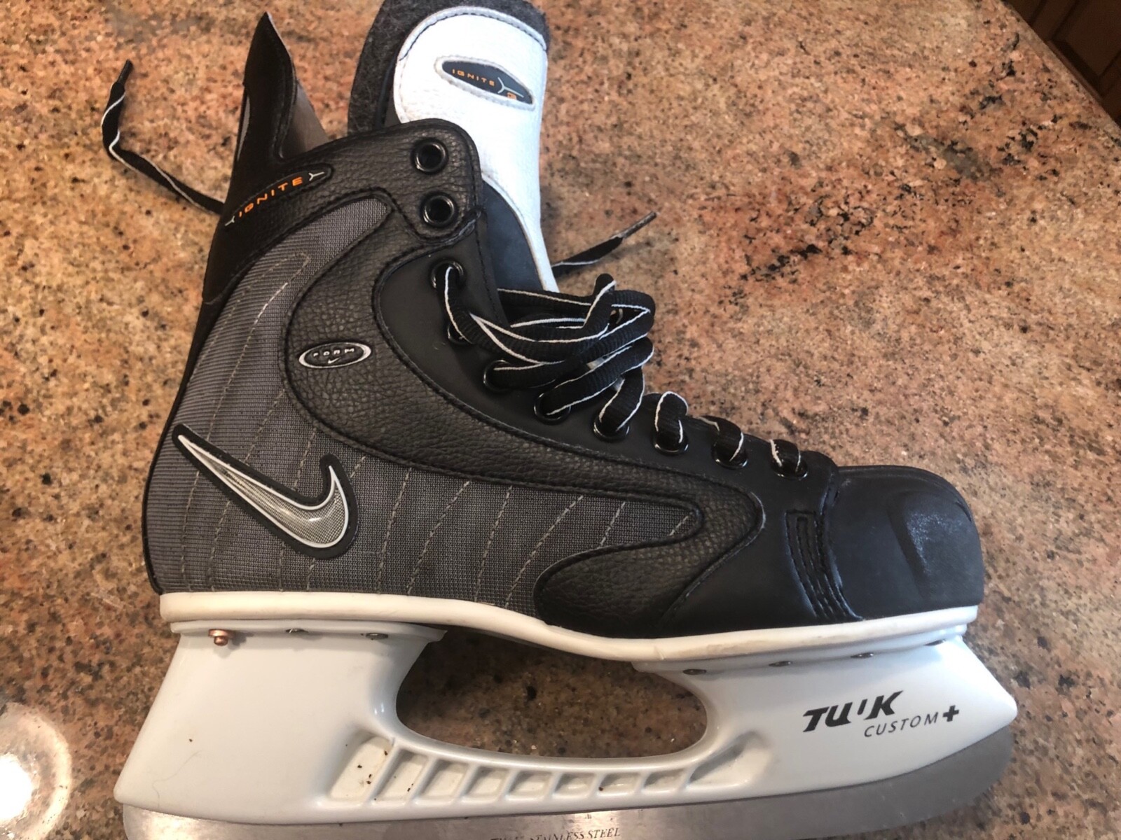 Nike Ignite 3 Ice Hockey Skates, Men's size 9D Good Condition