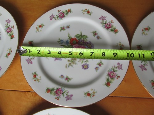 Set of 8 HARMONY HOUSE CHINA Dresdania Dinner Plates