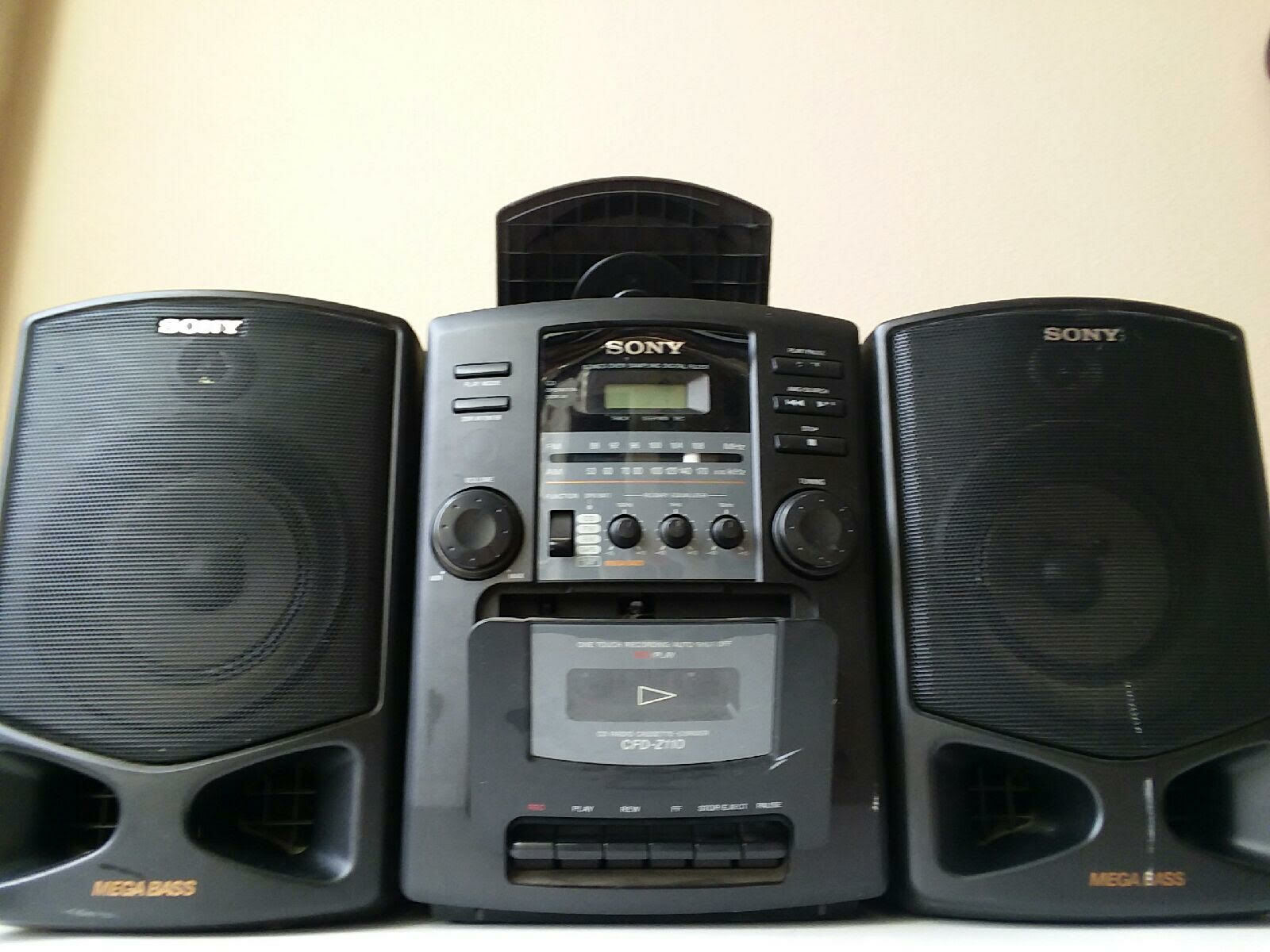 SONY CFD-Z110 MEGA BASS CD / AM-FM STEREO RADIO CASSETTE SONY CFD-Z110 MEGA BASS CD / AM-FM STEREO RADIO CASSETTE