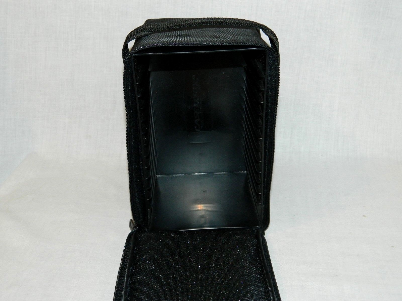 Case Logic Compact Disc CD Jewel Case Storage Holder Box Carrying Tote Holds 15