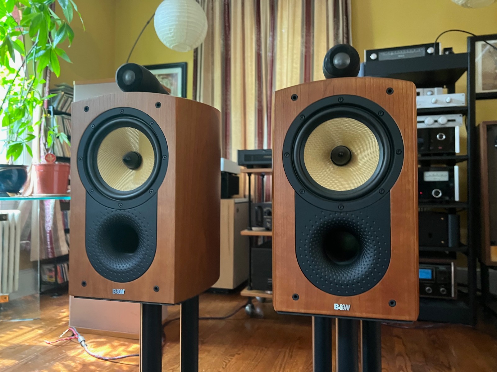 B&W Bowers & Wilkins Nautilus 805 ペア Bowers & Wilkins Nautilus 805 Speakers - Reconditioned