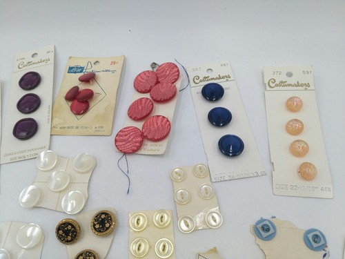 Lot of Vintage Buttons, Le Chic,La petite,Costumakers,Lansing