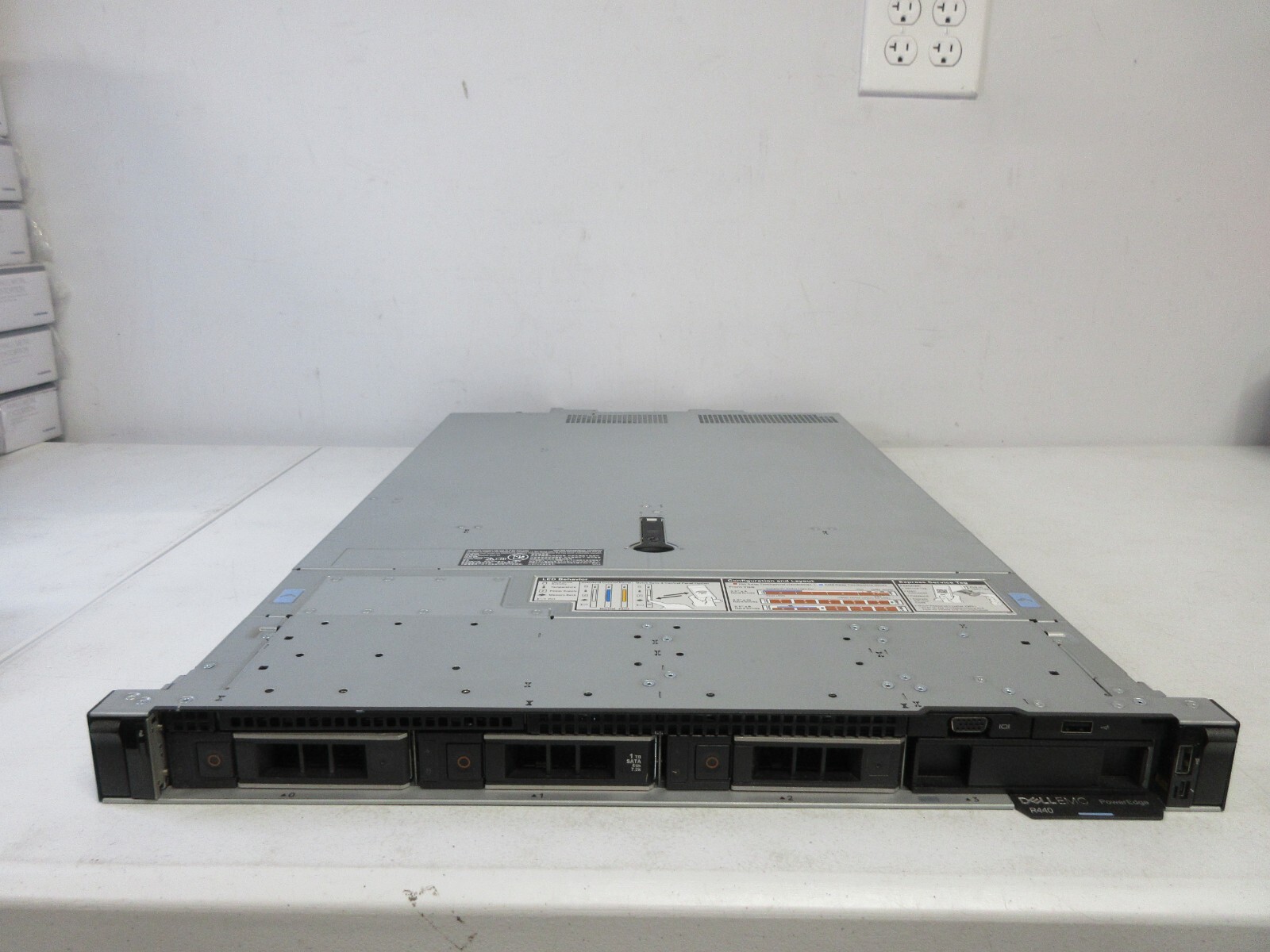 サーバー DELL EMC PowerEdge R440 DELL E45S POWEREDGE R440 EMC 1U SERVER 2*4215R 8C 3.20GHZ