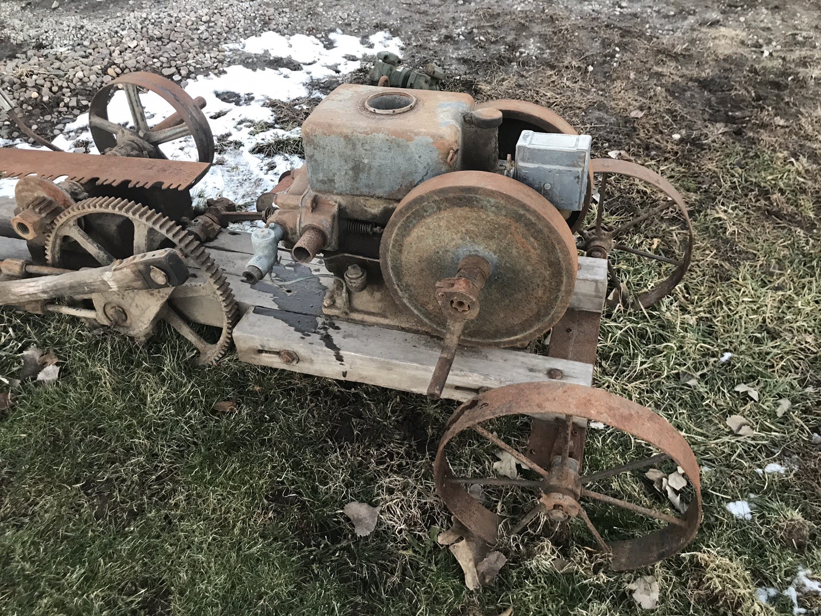 Cushman Cub engine Sears Roebuck Log saw ottawa complete,needs some work