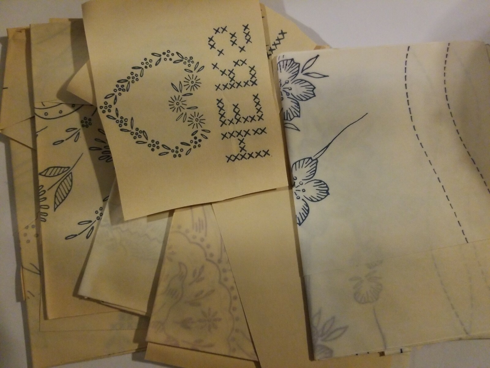 Sewing Transfers Pattern VOGART 128 Embroidery Painting Mr Mrs Cheerful Floral