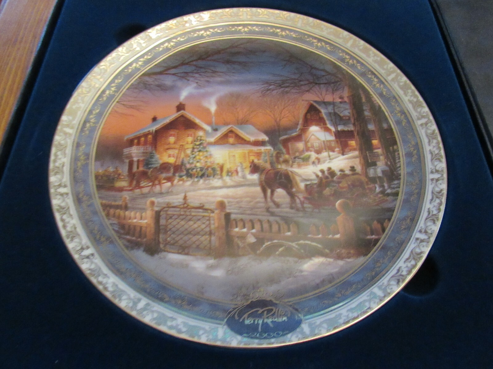 Terry Redlin “Trimming The Tree” Decorative Plate 8 1/4” Limited Ed. New in Box