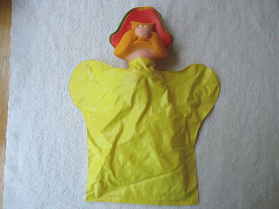 Vintage Set Of 2 Plastic Puppets And 2 Puppet Heads 