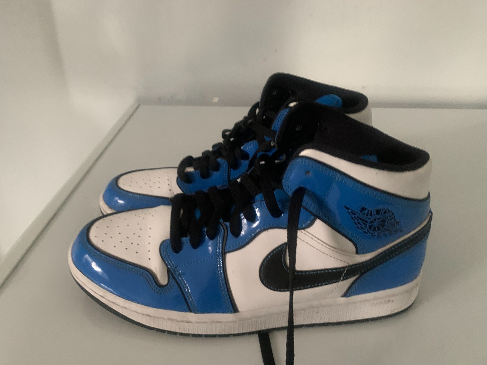 【中古】NIKE AIR JORDAN 1 MID SIGNAL BLUE Jordan 1 Mid Signal Blue Men's - DD6834-402 - US