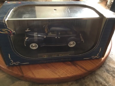 1941 PLYMOUTH 1/32 DIECAST FACTORY SEALED SIGNATURE MODELS 2003 32311