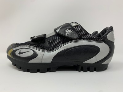 nike acg mountain bike shoes