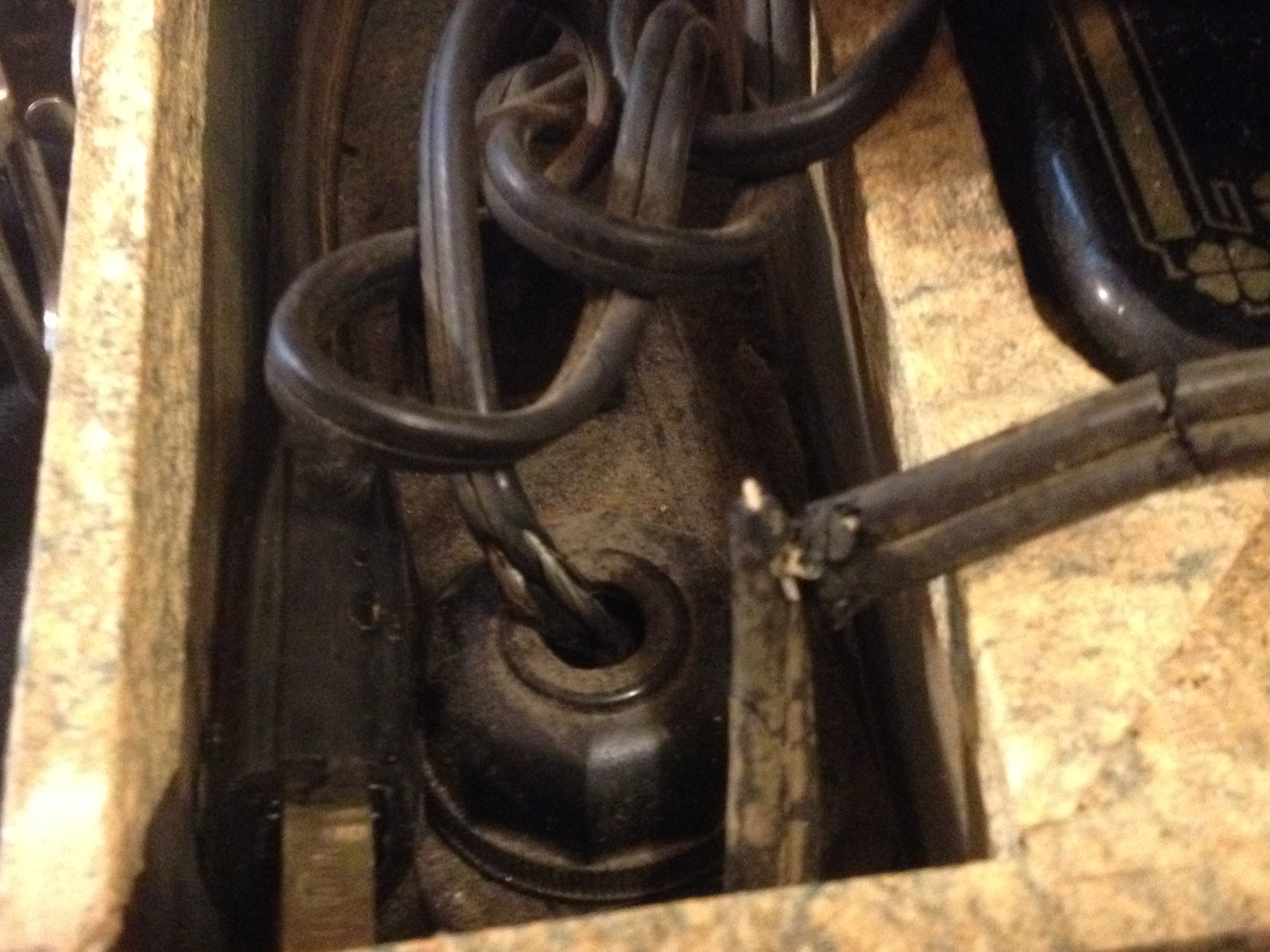 Vintage Montgomery Ward Sewing Machine~Model URR-188~Carrying Case~Round Bobbin