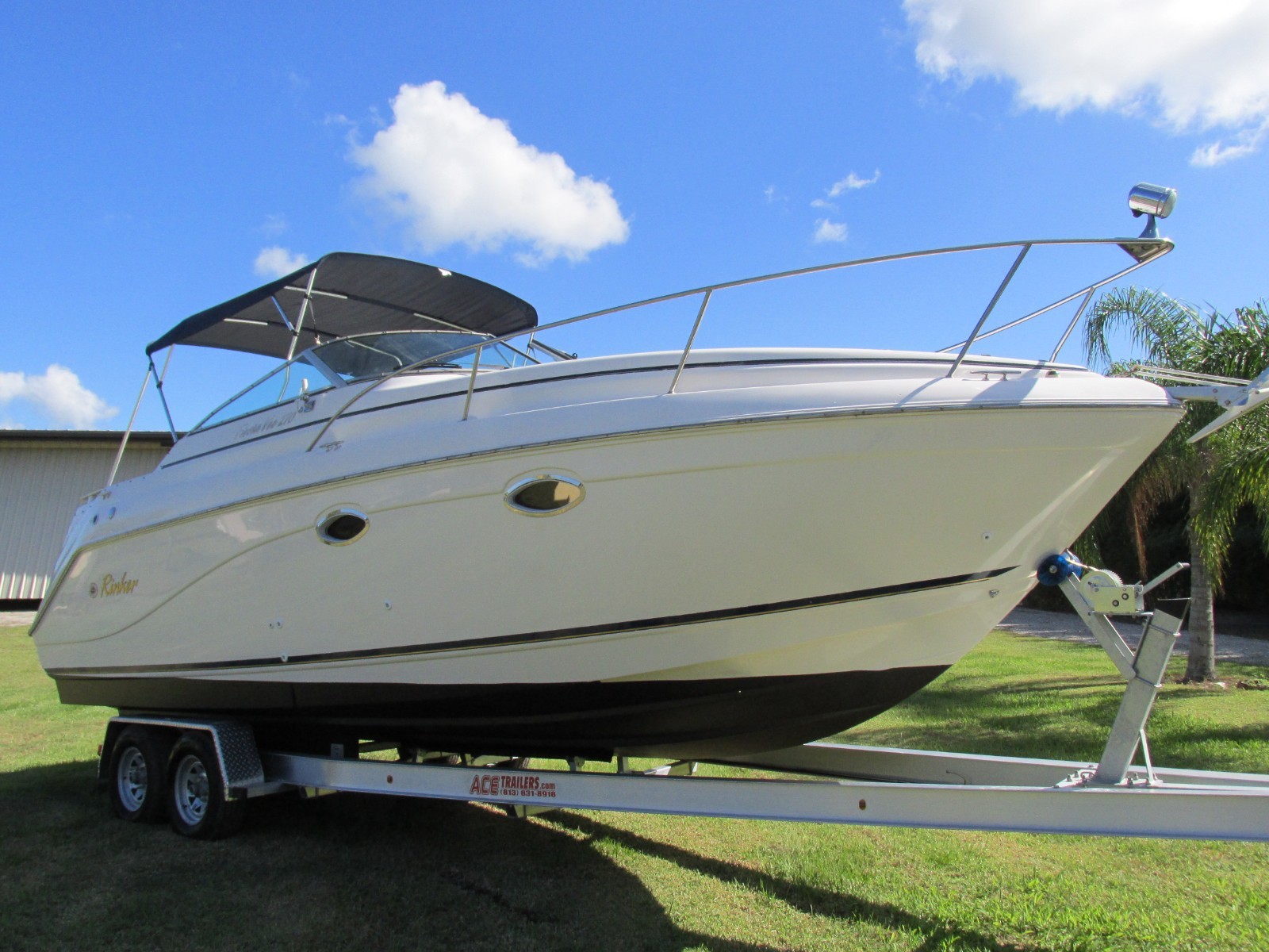 Rinker 270 Fiesta Vee / low hours/ *NO RESERVE*