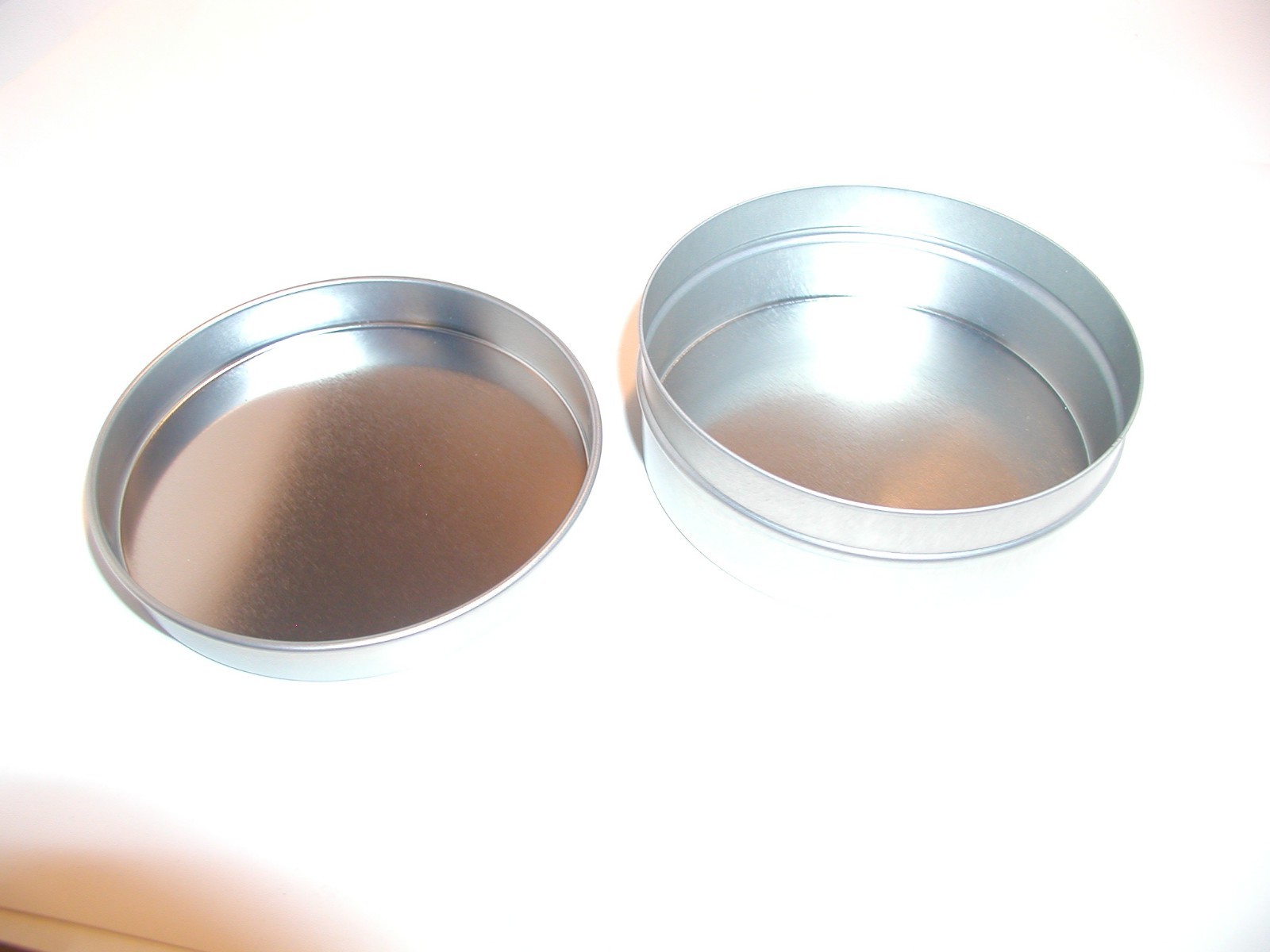 6 Pack of 4oz Round Metal Craft Tin Containers w/ Slip on Lids