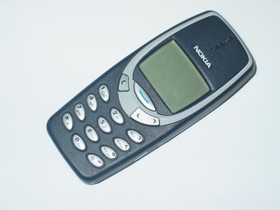 Nokia 3310 Top Zustand Simlockfrei 12 Monate Gewährleistung DHL inkl. MWST