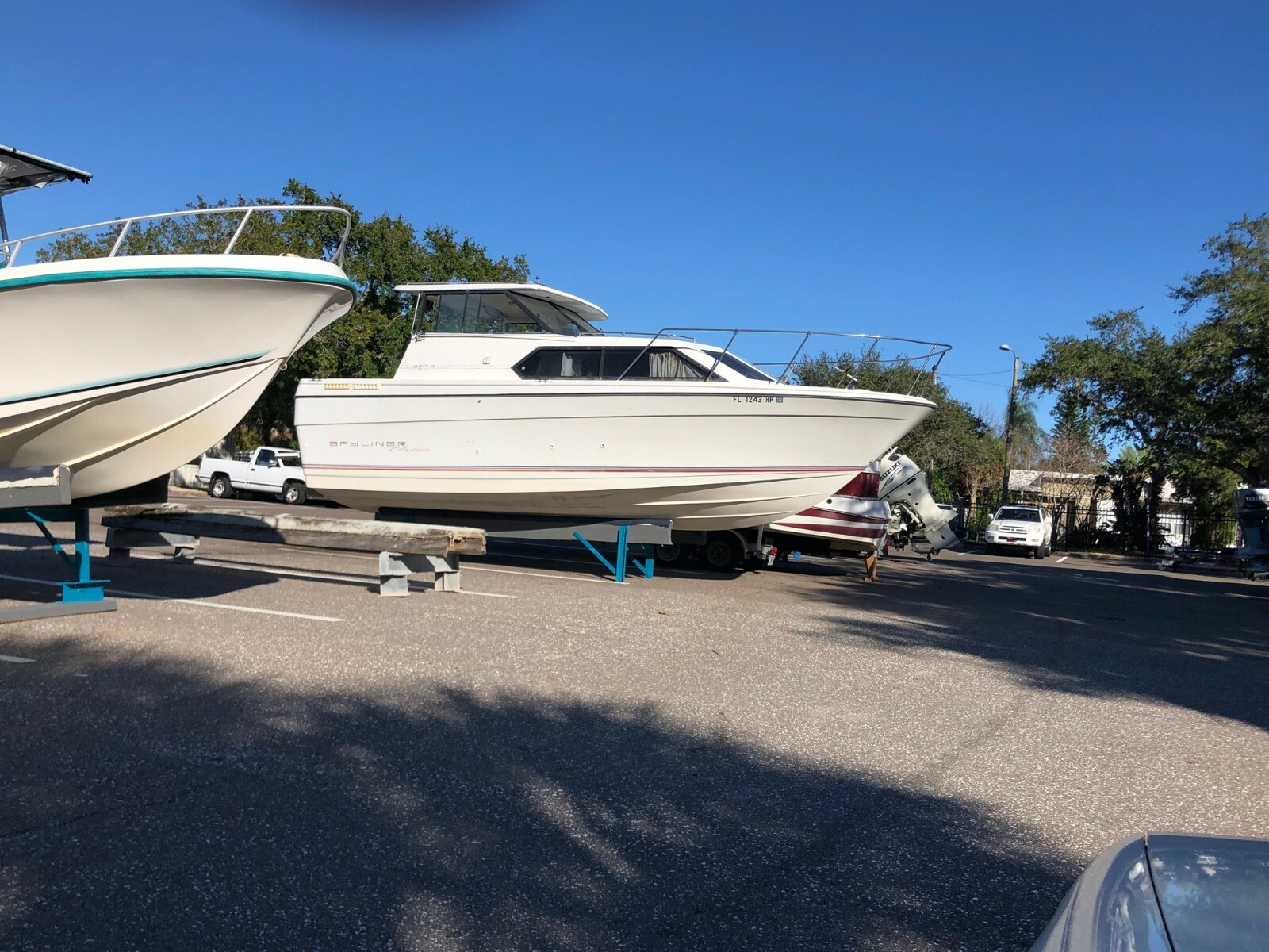 1993 Bayliner 2850 super classic -Hull only with no motor or stern drive
