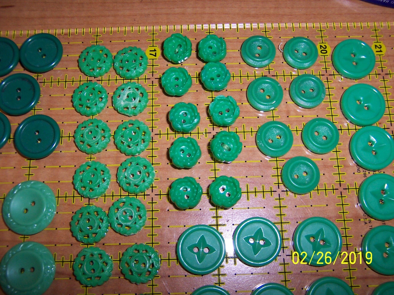 Vintage Lot of 89 Shades of Green & Green/blue Buttons NICE!!