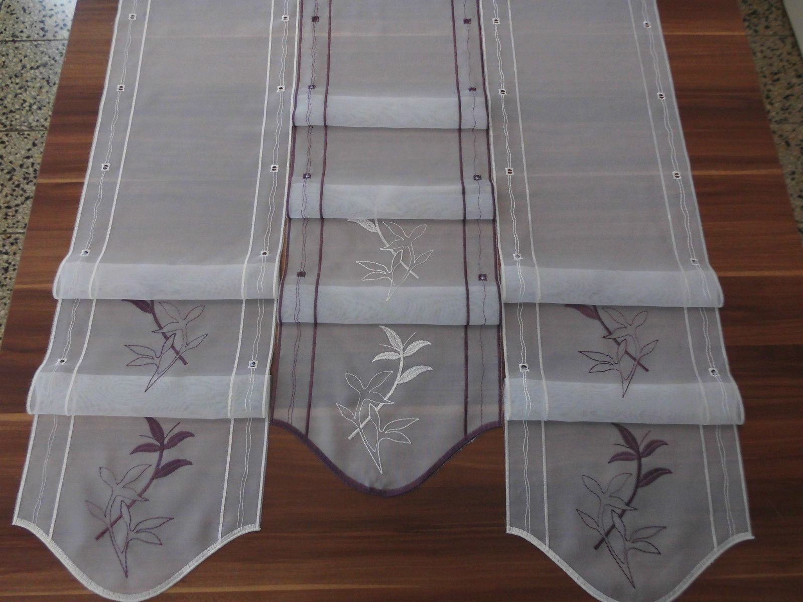 Mehrfarbige Rollos, Gardinen und Vorhänge