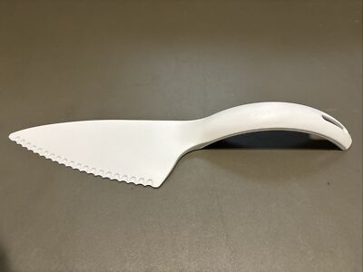 NEW Tupperware Cut N Serve Pastry Cutter Pie Cake Server 5193 White NOS