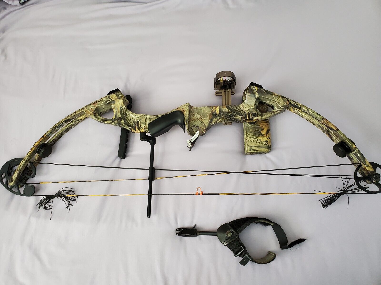 Rare Golden Eagle "Southern Rage" Compound Bow with Sights a