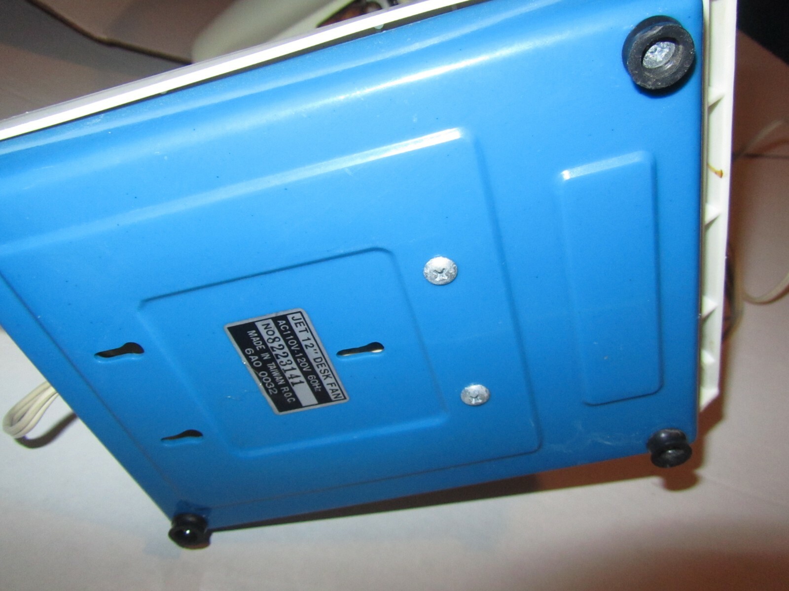 VINTAGE NOBILITY FAN 15-INCH OSCILLATING 3-SPEED w/ TRANSPARENT BLUE BLADE