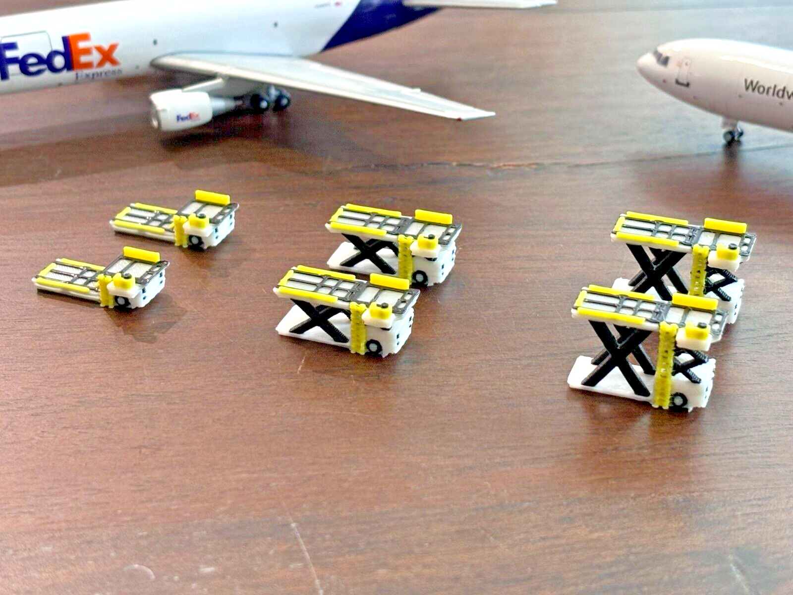 1:400 Model Airport Accessories - 6 Piece Airplane Cargo Loader Set (3D Printed)
