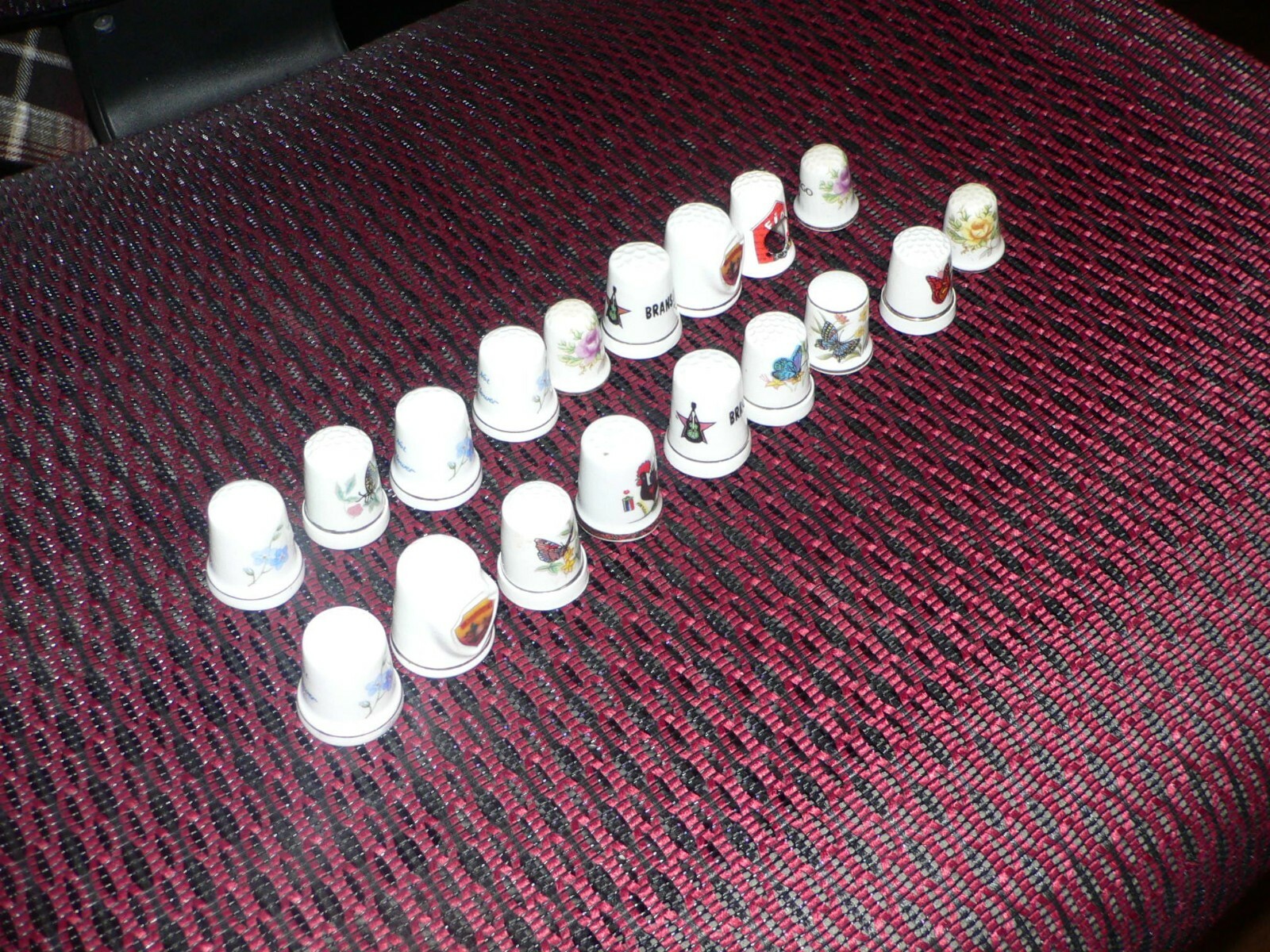 VINTAGE...MINI LOT OF 18.....FLOWERS,TOWNS, GLASS ? PORCILIN ?.THIMBLES