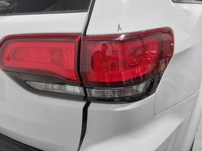 Used Right Tail Light Assembly fits: 2017 Jeep Grand cherokee quarter panel moun