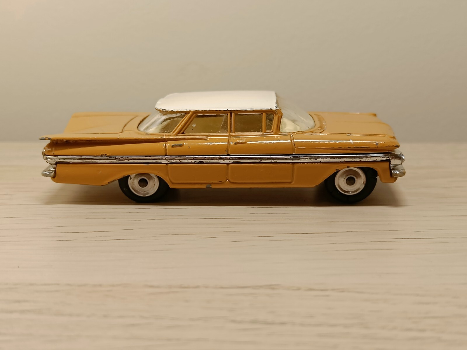 vintage CORGI シボレー インパラ Corgi Toys Chevrolet Impala Kennel