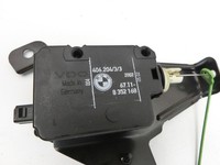 BMW 5er E39 530d 00-04 Tankdeckel Stellmotor Tankklappenmotor BMW 5er E39 530d 00-04 09.04.2002 67.11-8352168 gebraucht Vorschau 2