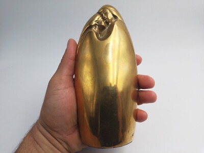 SCULPTURE EN BRONZE CONTEMPORAIN " couple enlacé "