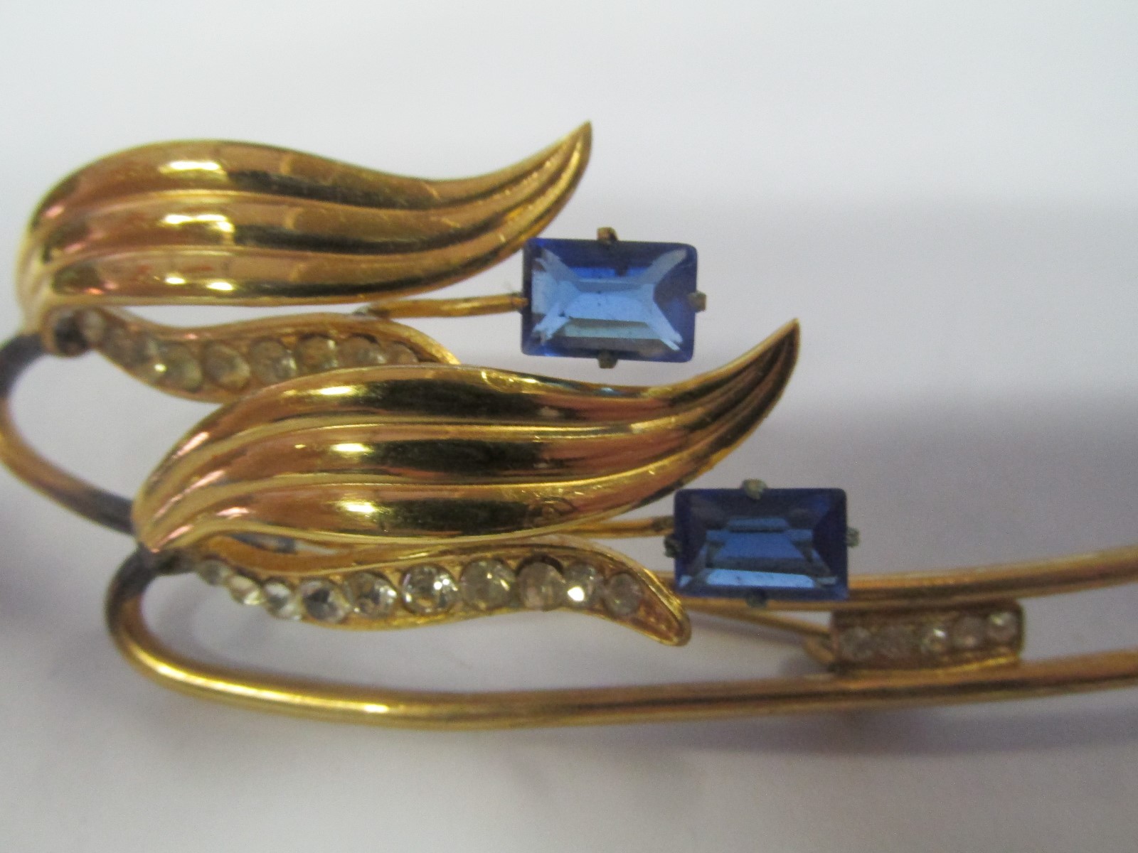 beautiful Vintage Blue Stone & Cz Stones Brooche