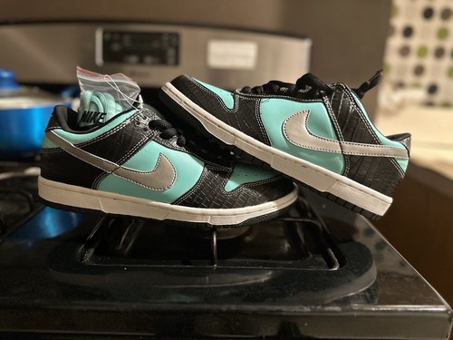 Size 9 - Nike SB Dunk Low Pro x Diamond Supply Co. Tiffany Size 9 - Nike SB Dunk Low Pro x Diamond Supply Co. Tiffany