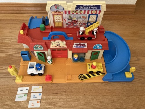 フィッシャープライス　メインストリート　1986年 Vintage 1986 Fisher Price Main Street Little People Family