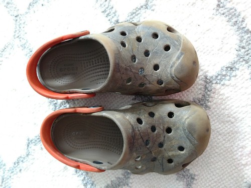 CROCS Realtree Camo camouflage Clogs- Boys Size 10 Children, Brown & Orange