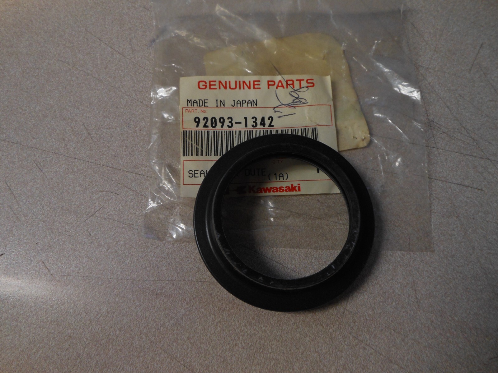 こー NOS Kawasaki Fork Outer Tube Seal 1991-1995 KX125 1991-1996